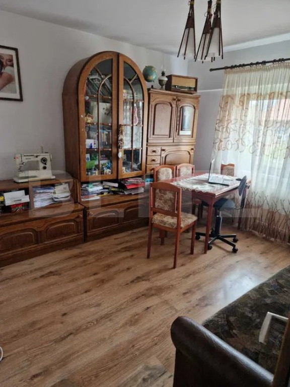Apartament de vanzare cu 3 camere, 76 mp utili, zona Carpati