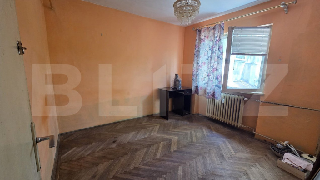 Apartament de vanzare cu 3 camere, 48 mp, zona Valea Rosie