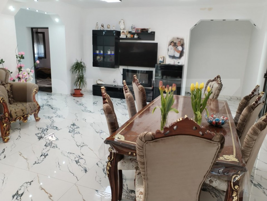 Casa de vanzare cu 3 camere, 152 mp utili, Zona Lazuri