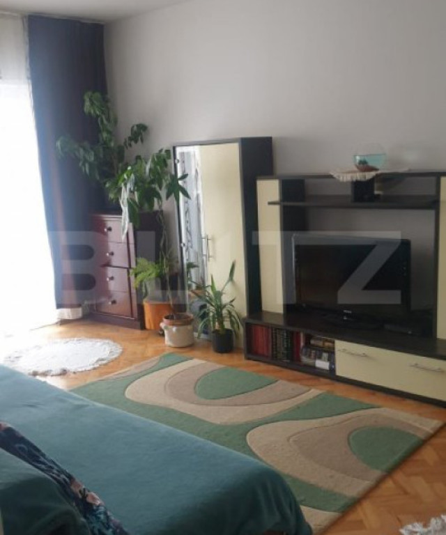 Apartament de vanzare cu 3 camere, 70 mp utili, Zona Micro 1