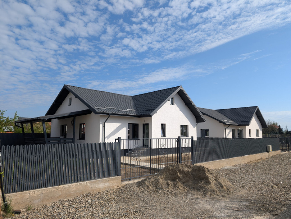 Casa 3 dormitoare- str Rozelor Lilieci # 5 minute de Arena M