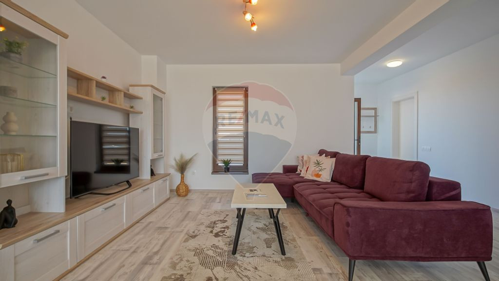 Casă / Vilă cu 4 camere de inchiriat