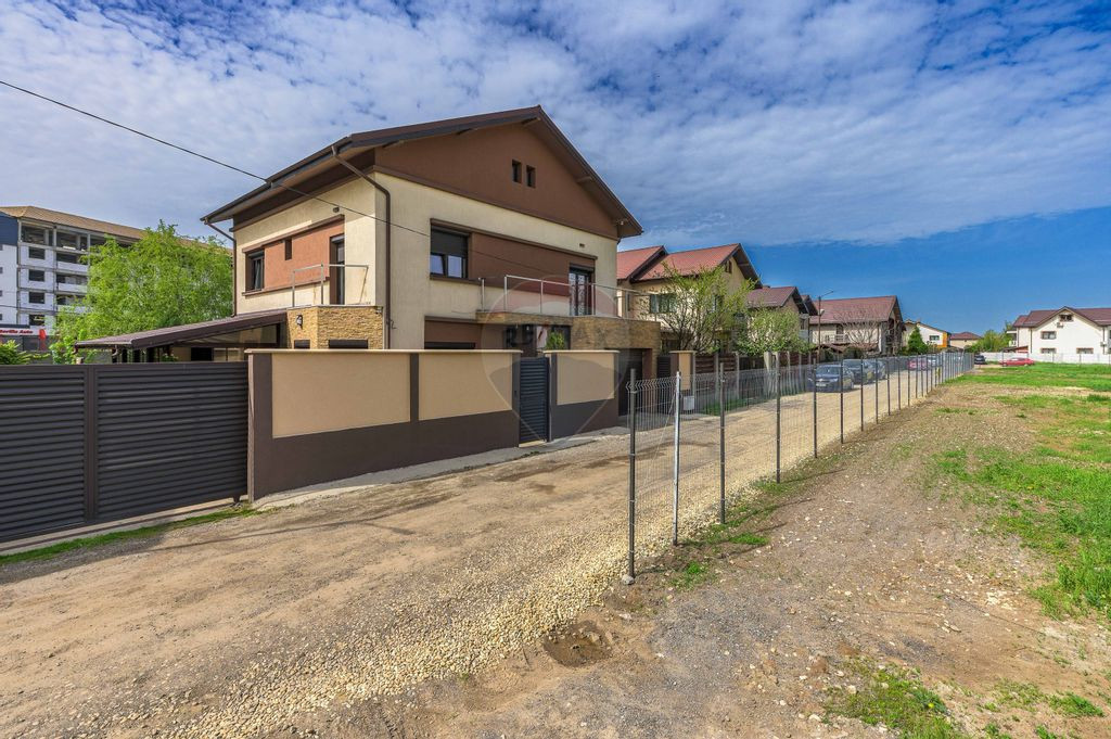 De vanzare Casa individuala 5 camere / garaj/ Rosu /Chiajna