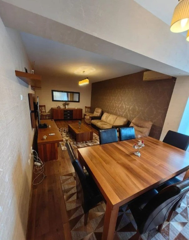 Apartament cu 4 camere in zona Cosbuc