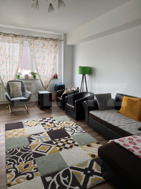 Apartament cu 3 camere, 2 bai, etaj intermediar, zona Obcini