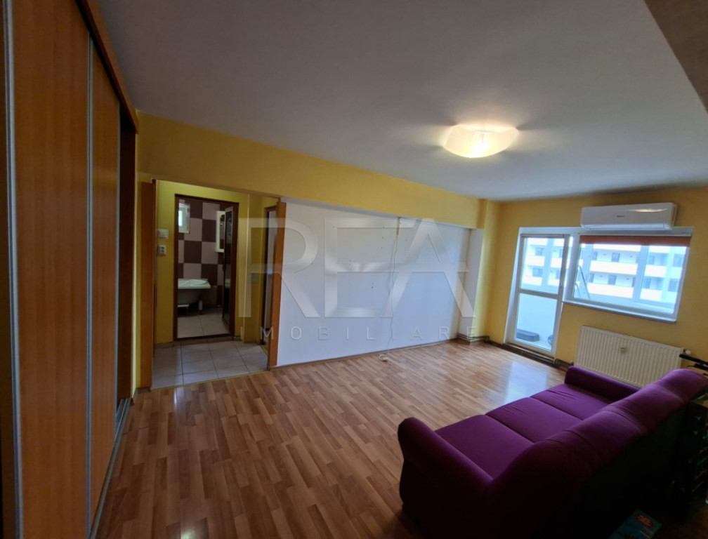 3 camere 4/8, anvelopat, centrala, parcare, zona Pacii.