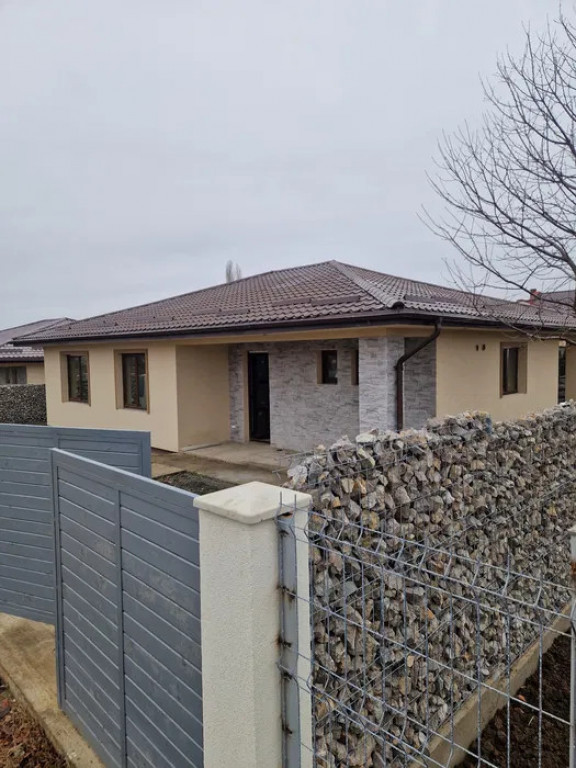 Ocazie, casa parter 4 c. 120 mp Visan, Bucium