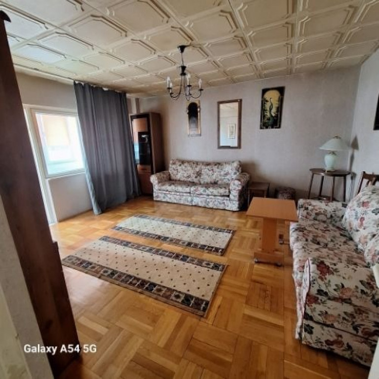 Inchiriez apartament 2 camere decomandat,63mp,Piata Alba Iulia,490euro