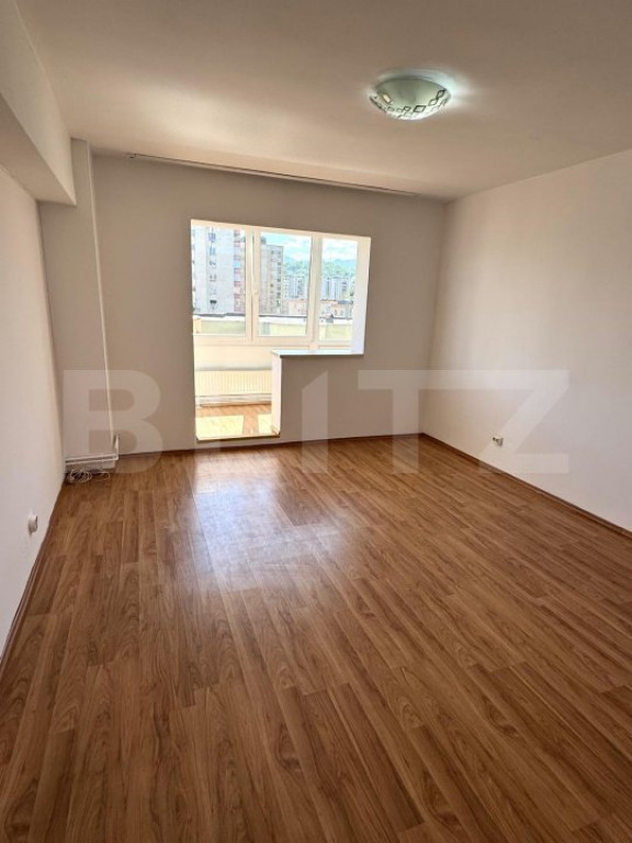 Apartament cu 4 camere, 80 mp, decomandat, etaj intermediar,