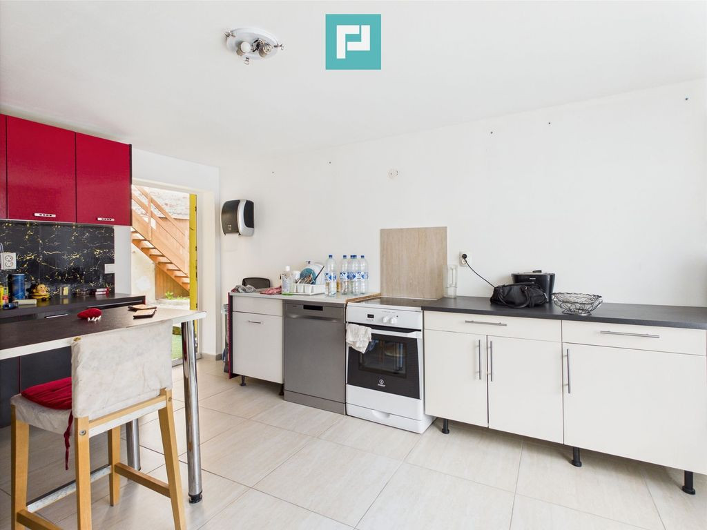 Casă cu 6 camere în zona Central