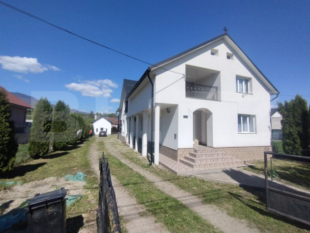Casa 8 camere,200mp,2 nivele,6 ari de teren,Bistrita Bargaul