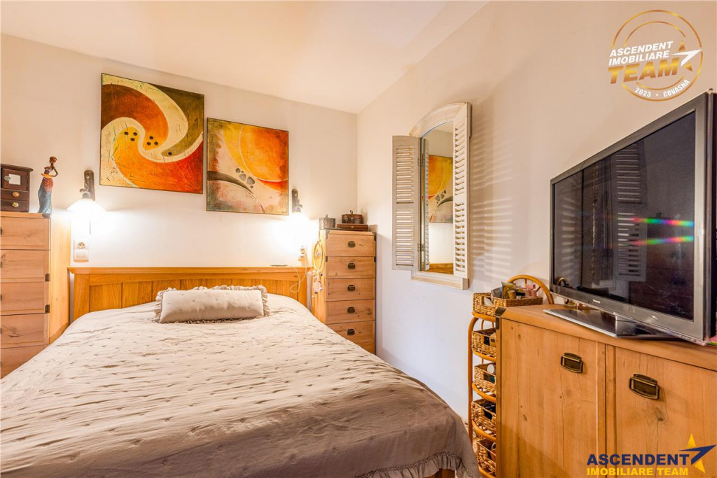 TUR LIVE! Apartament in vila, compozitie particulara, Ultrac