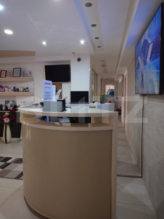 Spatiu comercial de vanzare, 290 mp, zona Micro 3