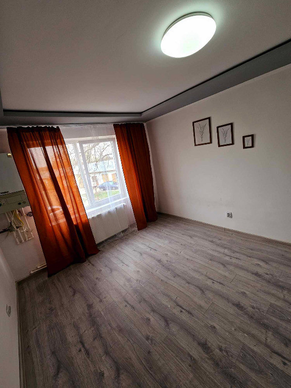 Garsoniera de inchiriat, etaj 1