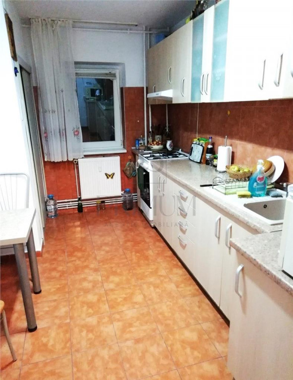 LIPOVEI - PARTER INALT - 3 cam - 2 bai - centrala proprie -