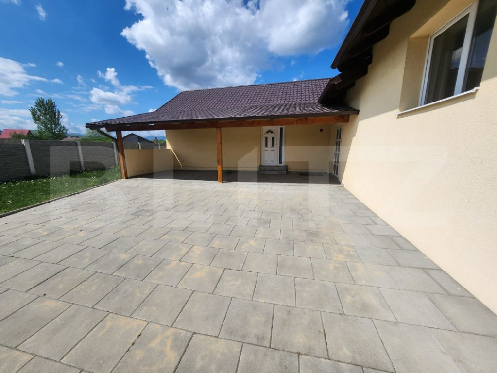 Casa de vanzare cu 5 camere, 160 mp,821 mp teren, zona Mices