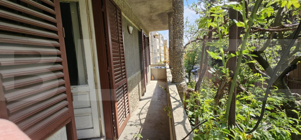 Casa cu 2 apartamente de 3 camere in centru