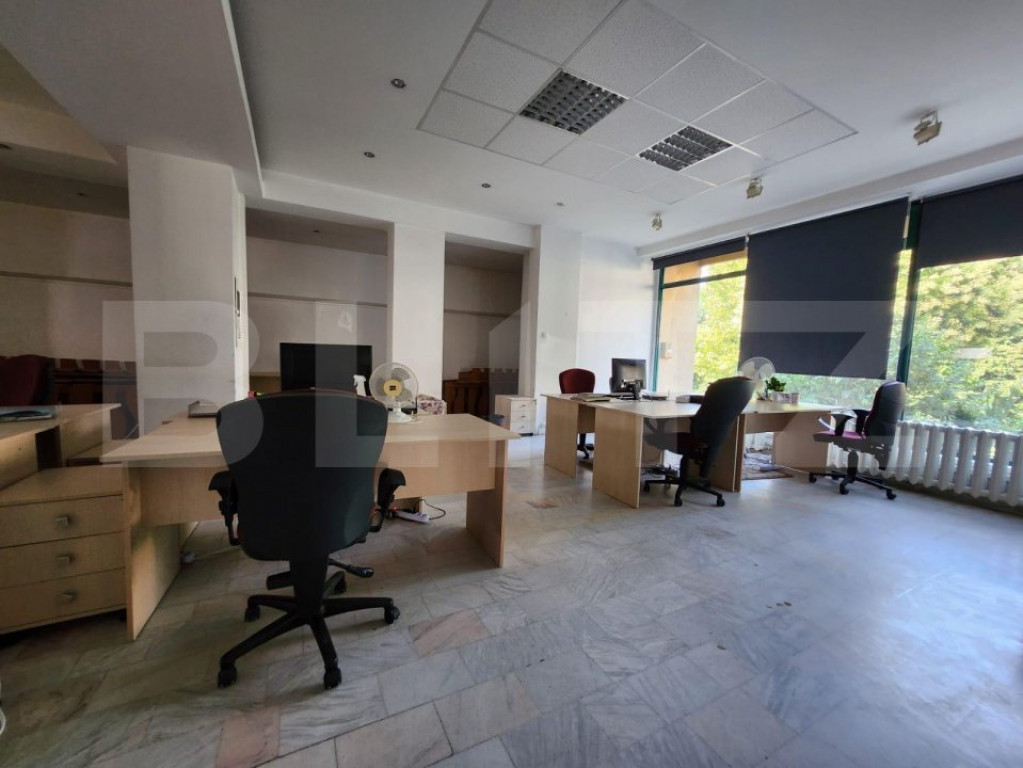 Spațiu comercial de Închiriat, 246 mp, zona Tribunal