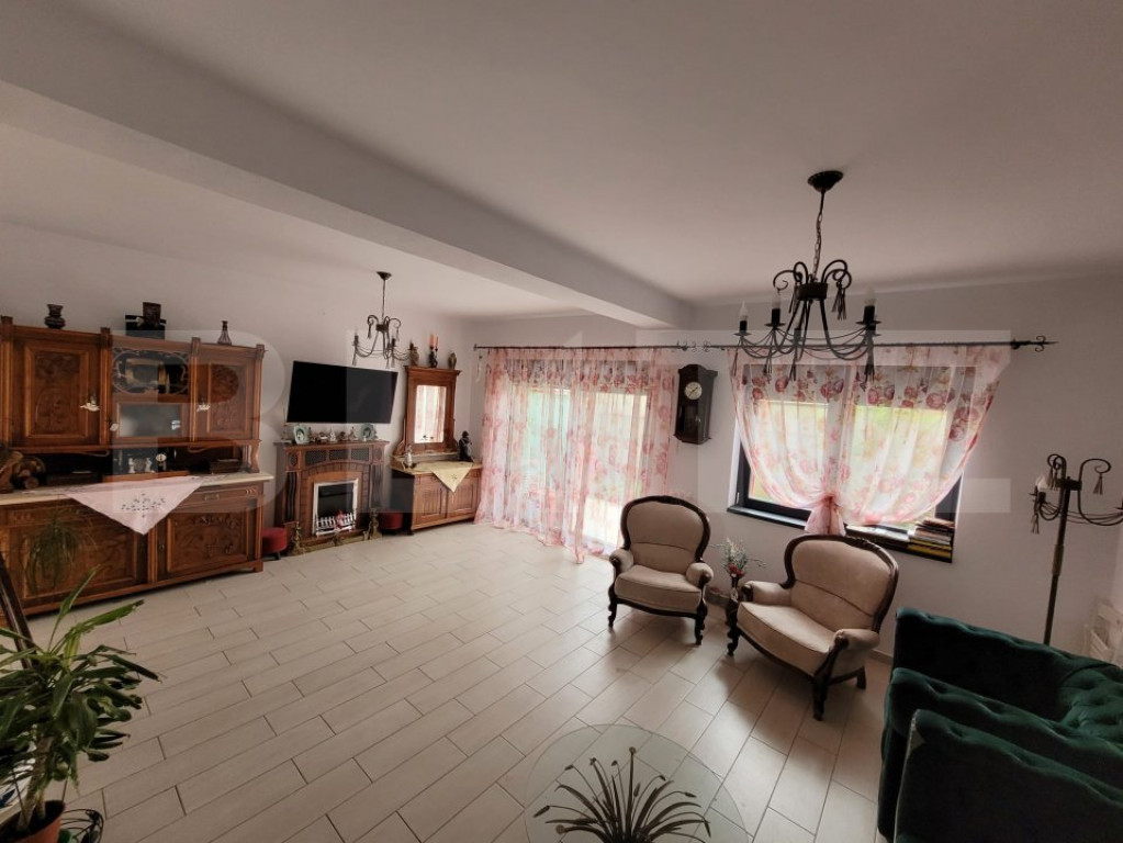 Casa de vanzare, cu 4 camere, 120 mp, zona Selimbar