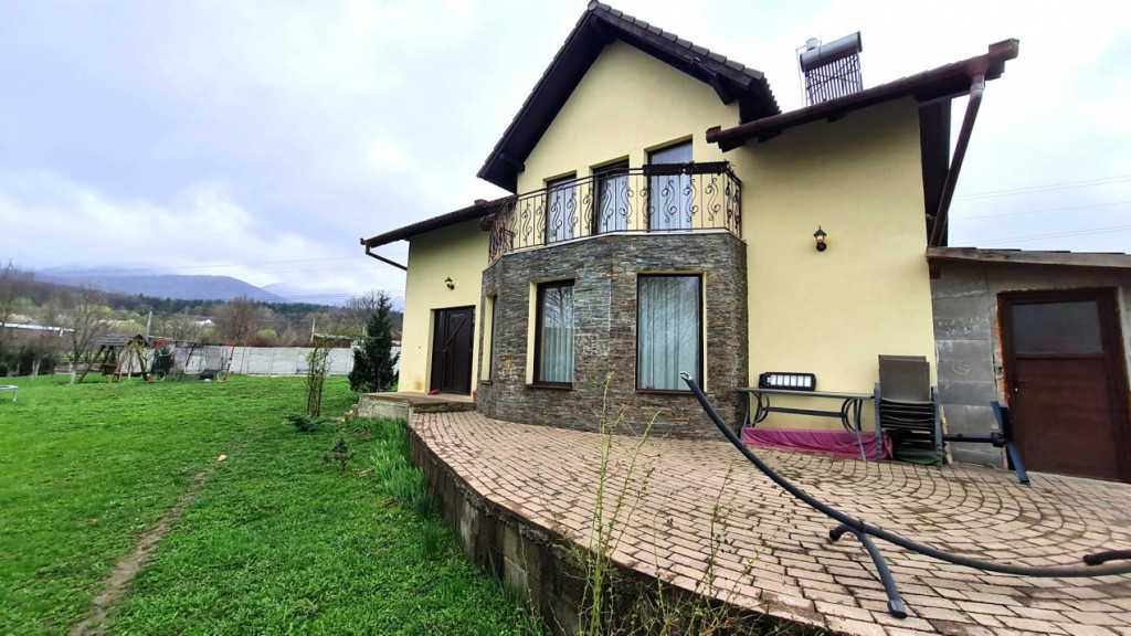 Casa individuala 230mp cu teren 1100mp Tocile