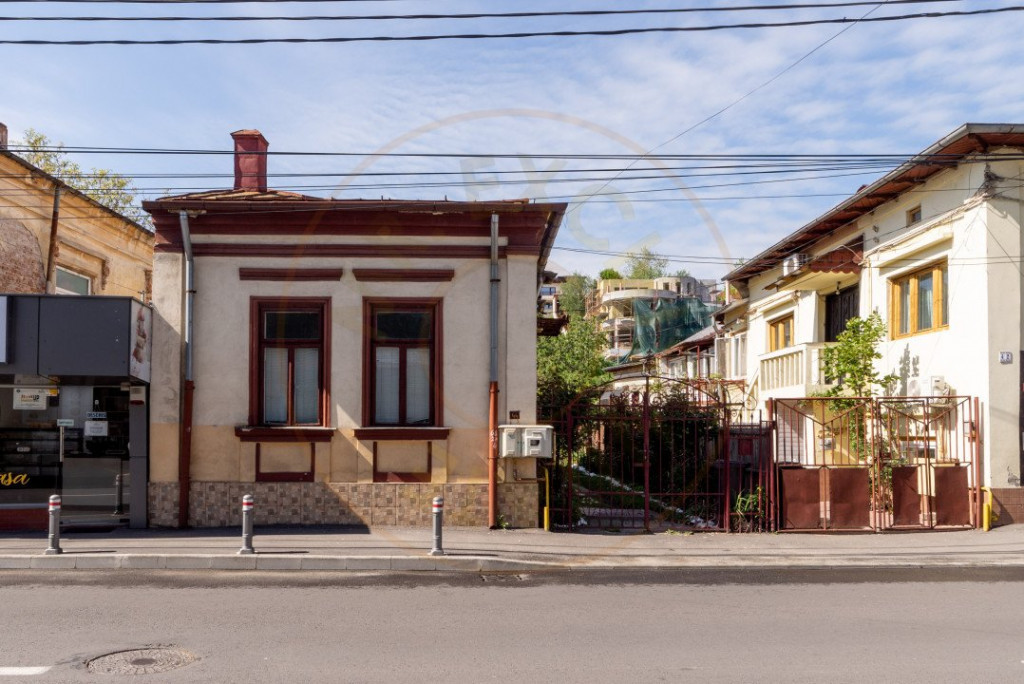 Casă Centrală de Vânzare - Str. Egalității, km 0 - Pite