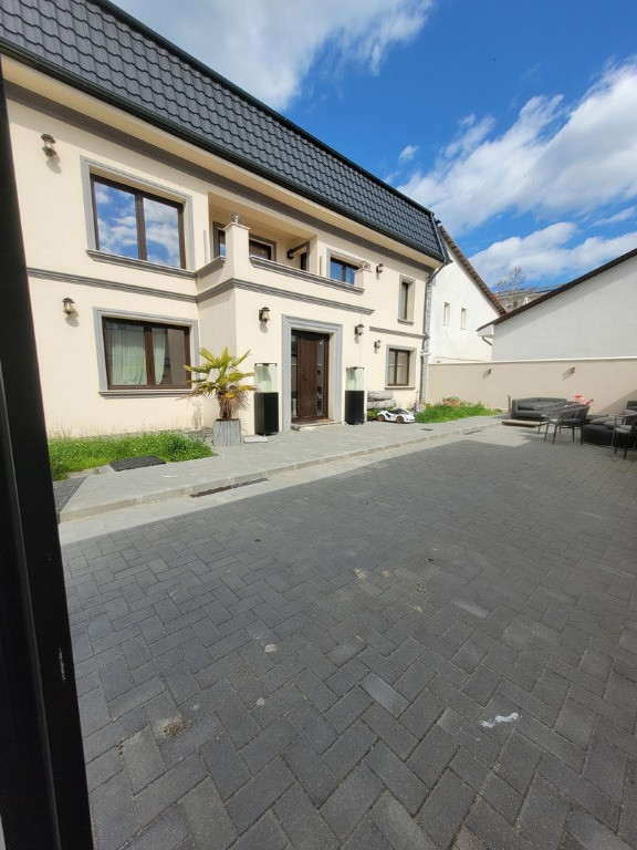 Vila,zona Buzaului Mobilata utilata nou