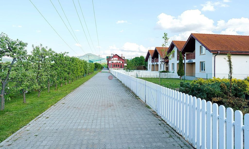 Casa in complex modern - C4 Miriam