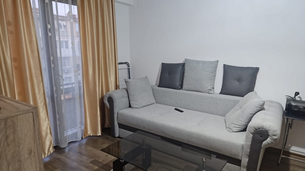 Apartament 2 camere, zona ultracentrala, etajul 3/4, renovat