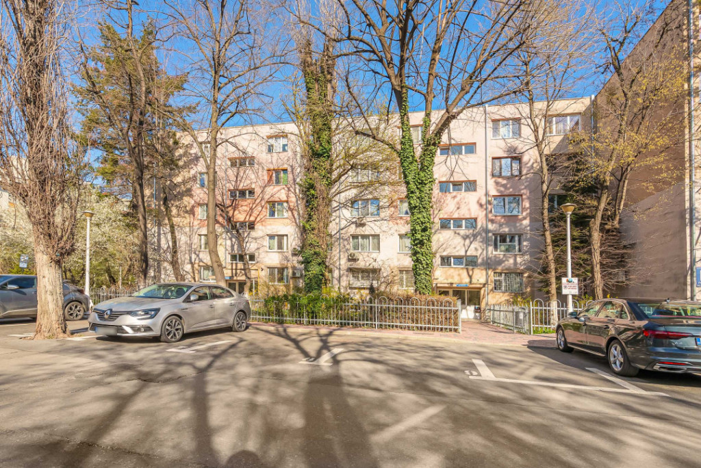 Apartament 4 camere, decomandat, Piata Minis - Baraje