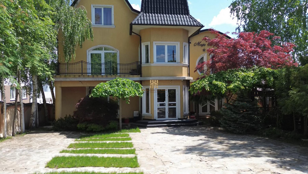 Cladire 9 camere! In oras Suceava! De ! 0727817187