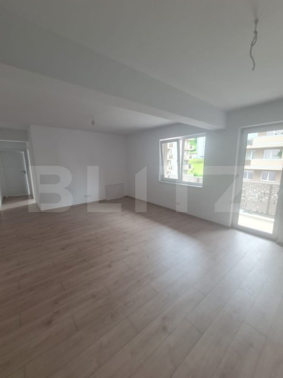 Apartament finisat, finisaje noi, semidecomandat, 3 camere