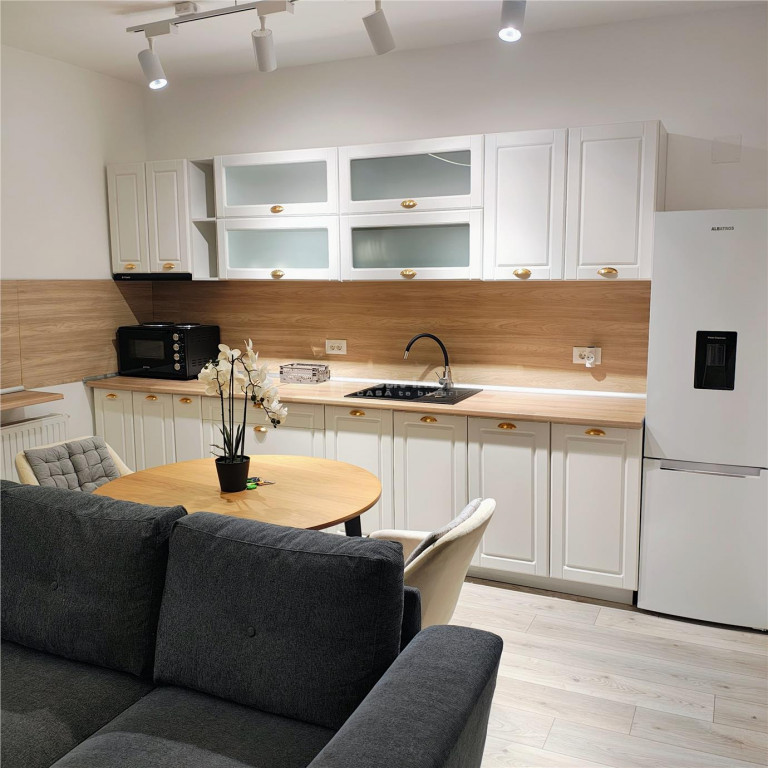 Apartament 2 camere de lux, nou, cu gradina proprie, situat