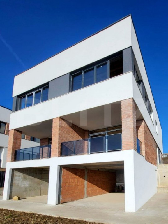 Duplex 3 dormitoare, D+P+E, 160mp utili si 260mp teren, in I
