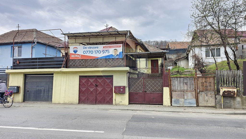 Casa mosnei strada Avram Iancu 2 camere bucatarie baie