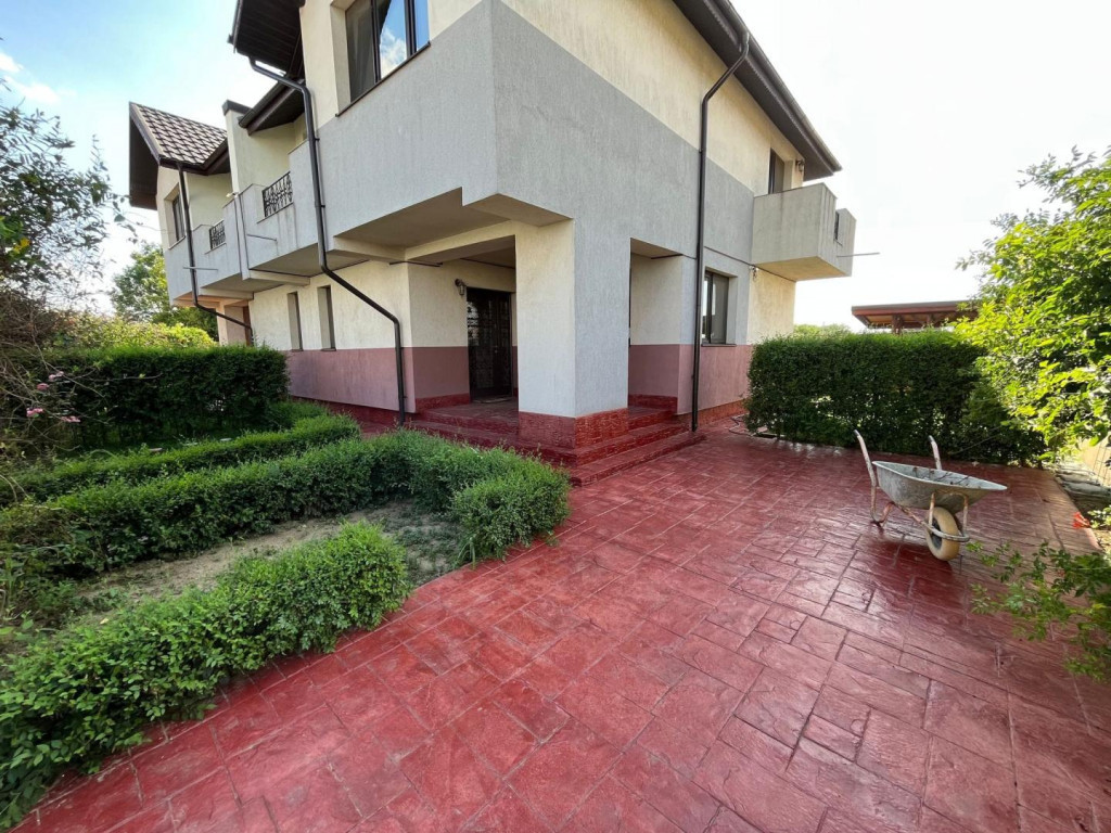 Casa cuplata ( duplex) 4 camere curte anexe Magurele