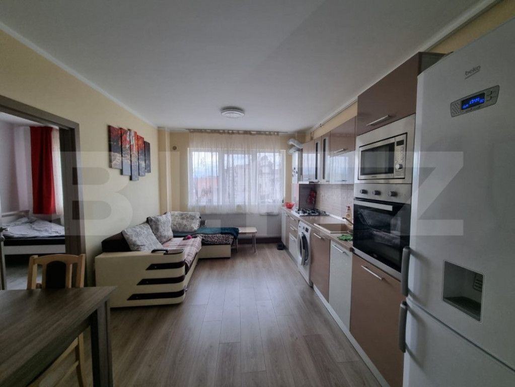 Apartament 3 camere cu balcon, etaj intermediar zona Petrom