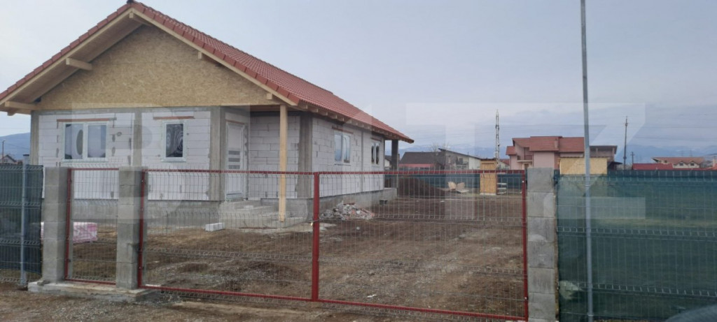 Casă la roșu cu 4 camere, 1134 mp teren, zona Bărăbant
