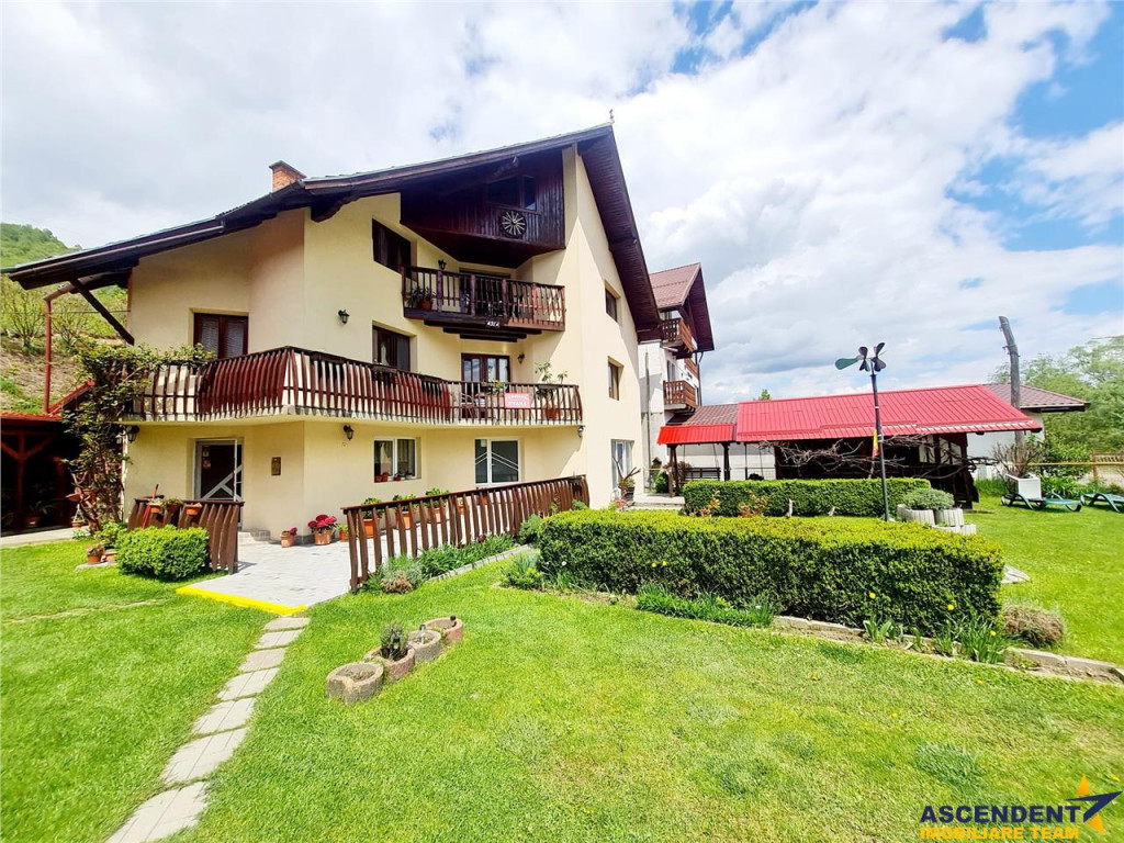 Pensiune in decor de poveste, loc de istorie si legenda, Moi