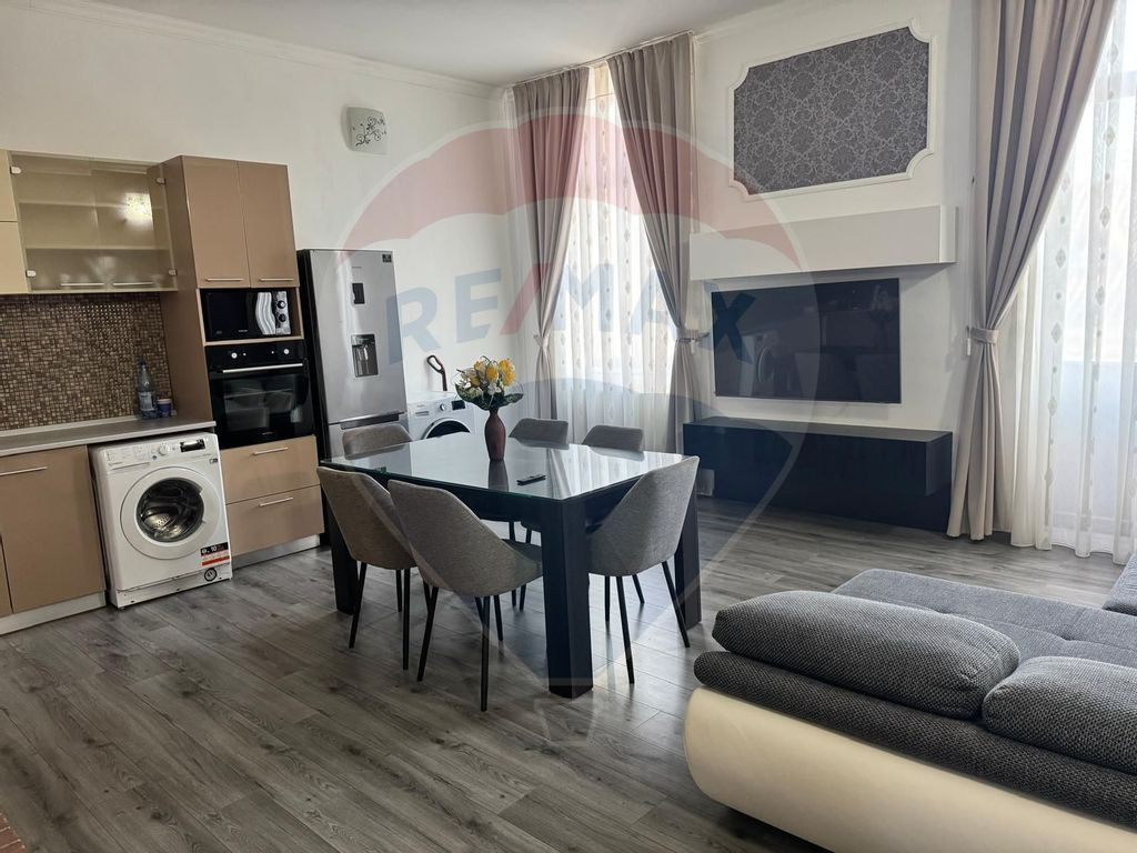 De închiriat apartament cu 3 camere, 100 mp util, Ultrac...