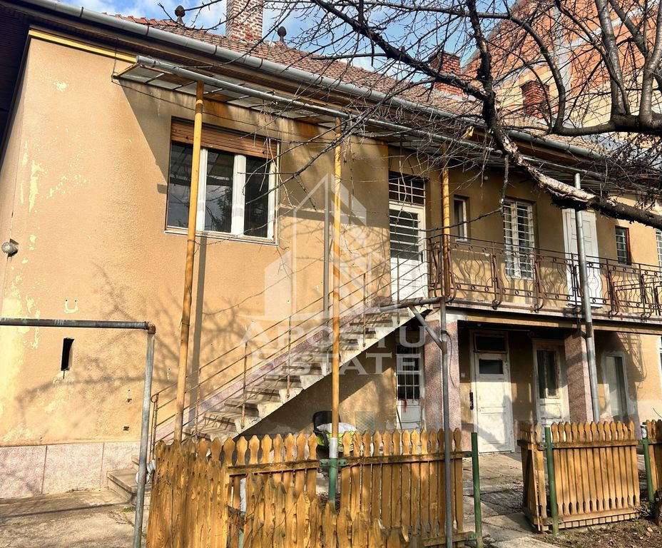 Casă individuală cu intrări separate in zona Complexul...