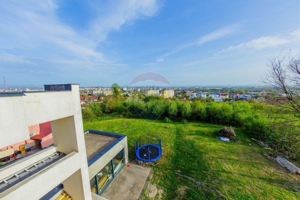 Vilă cu piscina 15 ari si panorama de vânzare cu PANORA...