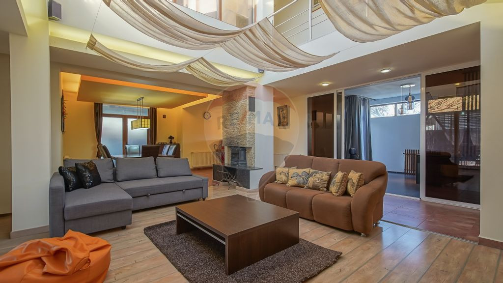 PRET REDUS! Casă de Vânzare în Cristian – Eleganță...