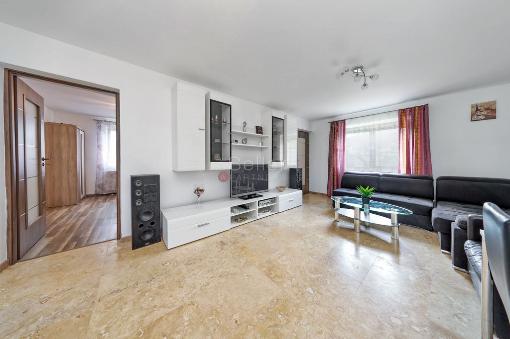 Curte proprie si terasa generoasa