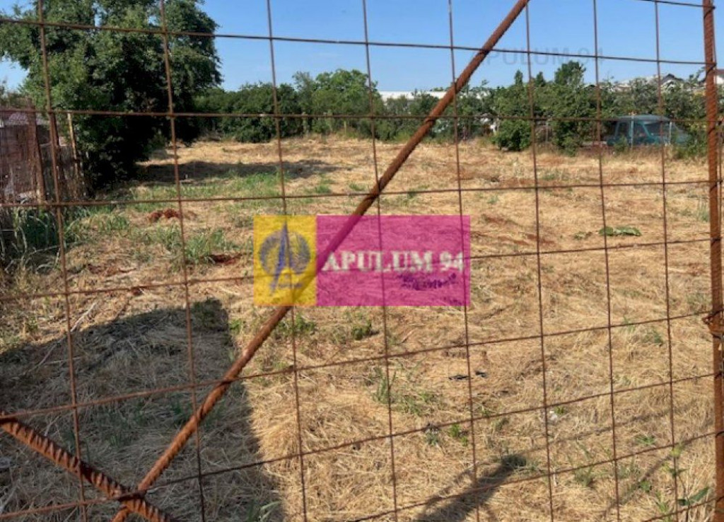 Teren Cornetu- intre case.