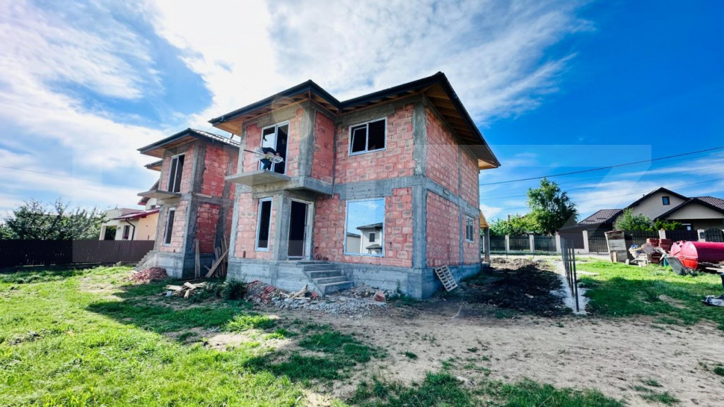 Casa la rosu 4 camere, 106 mp, zona Miroslava