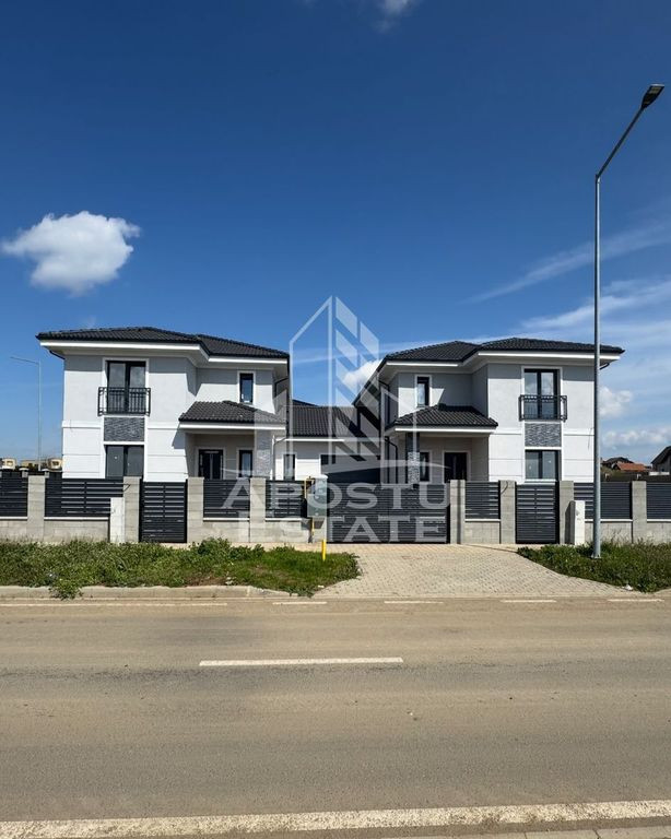 Duplex despărțit prin garaj și camera tehnică în Gia...