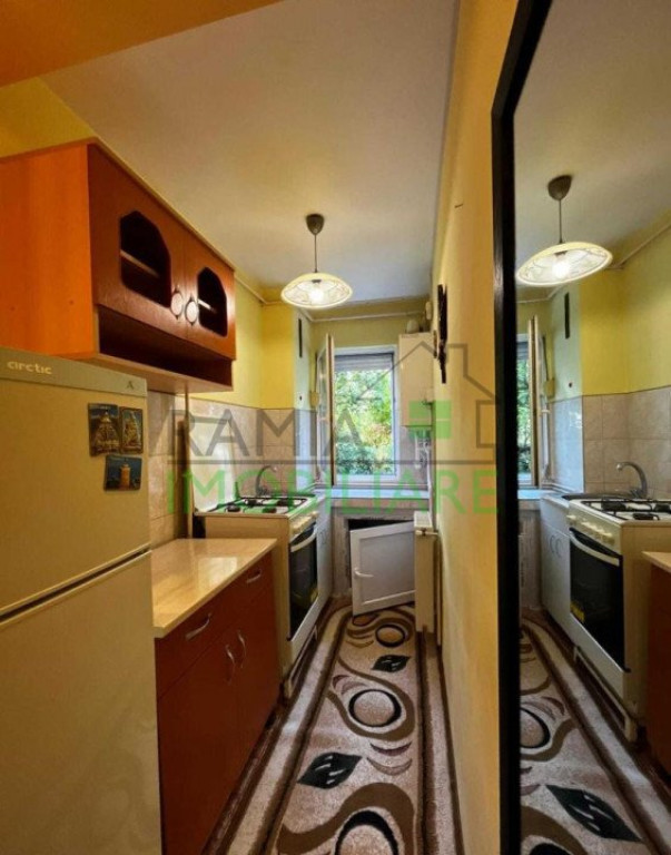 Locuinta primitoare in Zona Planete – 2 Camere, Beci