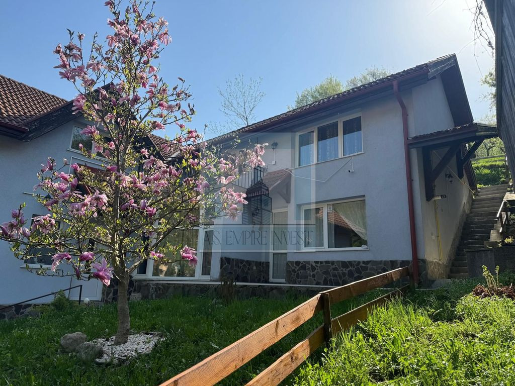 Vilă deosebită cu 6 camere în zona Şchei, Braşov