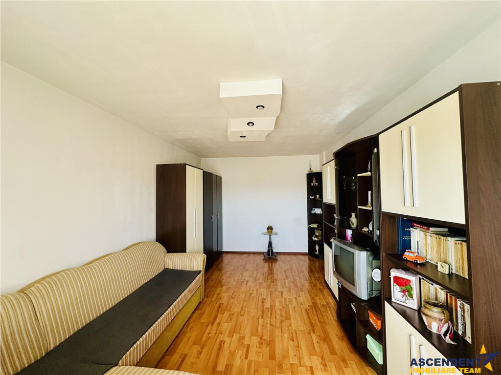 Doua balcoane, decomandat, etaj intermediar, Tractorul, Bras