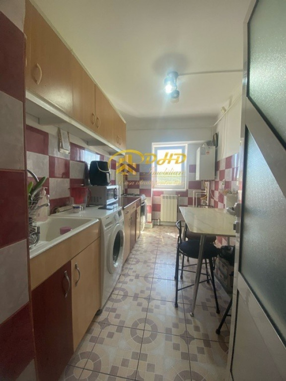 Ap. 2 cam decomandat Dacia-Bicaz, etaj intermediar, centrală termică